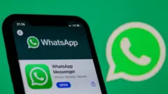 WhatsApp iri kuri telefone igendanwa 