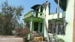 နတ်တလင်းမြို့နယ်ထဲက မီးလောင်မှုဖြစ်အပြီး အဆောက်အဦး မြင်ကွင်း 