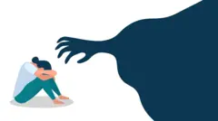 Ilustração mostra mão em direção a uma menina, sentada, em posição de choro