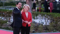 Kıbrıs Cumhurbaşkanı Nikos Hristodulidis ile AB Komisyonu Başkanı Ursula von der Leyen. 
