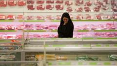 زندگی زیر فشار تورم در ایران؛ از فروش دارایی‌ها تا خریدهای نسیه