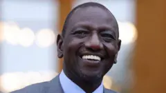Perezida wa Kenya William Ruto arimo guseka