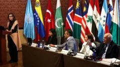 عقدت مجموعة لاهاي، برعاية كولومبيا وجنوب أفريقيا، مؤتمر طوارئ في العاصمة الكولومبية بوغوتا في 15 تموز/يوليو 2025، لبحث الإجراءات التي يمكن اتخاذها ضد إسرائيل بسبب الهجمات الجارية في غزة.
