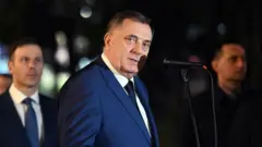Лидер боснийских сербов Милорад Додик выступает с речью в Баня-Луке на севере Боснии и Герцеговины после вынесения приговора