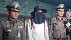 တရုတ်သရုပ်ဆောင် ဝမ်ရှင်းကို ထိုင်းရဲတပ်ဖွဲ့နဲ့အတူ မဲဆောက်ဘက်ခြမ်းမှာ ဇန်နဝါရီလ ၇ ရက်မှာ မြင်ရတာဖြစ်ပါတယ်။ 