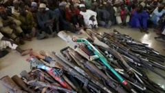 Hoton mutane da wasu makamai