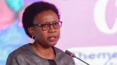 Minisitiri w'ubuzima wa Uganda Jane Aceng