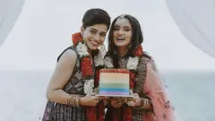 नूरा आणि अधिला : केरळच्या लेस्बियन 'वधू' 