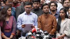 নতুন ছাত্র সংগঠন গঠনের কাজ শুরু হয়েছে বলে সাংবাদিকদের জানিয়েছেন বৈষম্যবিরোধী ছাত্রআন্দোলনের সমন্বয়ক আবু বাকের মজুমদার 