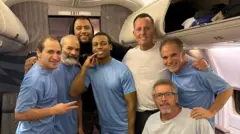 Seis americanos libertados com Richard Grenell no avião de volta da Venezuela para os EUA