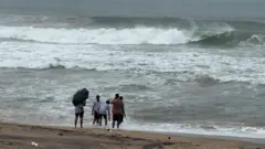 આંધ્ર પ્રદેશમાં મોંથા વાવાઝોડું, ગુજરાતમાં દરિયાકિનારે વરસાદ, બંગાળની ખાડી અને અરબ સાગરમાં સિસ્ટમ, બીબીસી ગુજરાતી હવામાન સમાચાર