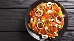 Prato de comida sobre uma mesa