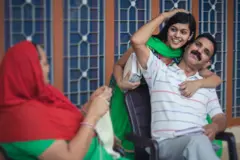 પહેલી વખત પિરિયડ આવે ત્યારે શું થાય, પિતા પુત્રી સંબંધ, પિરિયડ વિશે ચર્ચા, શાળામાં માસિક વિશે માહિતી, સેક્સ અને એડલ્ટ એજ્યુકેશન, બીબીસી ગુજરાતી