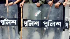 দুর্নীতির মাধ্যমে অবৈধ সম্পদ অর্জনের অভিযোগ আছে পুলিশের অনেকের বিরুদ্ধে