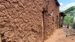 Kwa Habyarimana bafite umwana w'imyaka umunani ufite ubumuga bw'ingingo zose, yaragwingiye ku buryo aboneka nk'ufite umwaka umwe