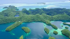 Palau apresenta uma paisagem deslumbrante, com alguns dos recifes de coral mais bem preservados ao longo de sua costa