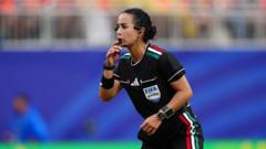 Katia Itzel García, la primer árbitra de América Latina en dirigir en un partido del Mundial masculino