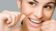 Ilkaan gidduu qulqulleessun baay’ee barbaachisaadha. Sababiin isaas baakteeriyaan akka hin kuufamneef gargaara, kunis ilkaan fayyaa akka ta’u gochuu fi fooliin afaanii badaan akka hin uumamne ittisa.