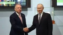 အမေရိကန်အထူးကိုယ်စားလှယ် စတိဗ် ဝစ်ကော့ဟာ ရုရှားသမ္မတဗလာဒီမီယာပူတင်