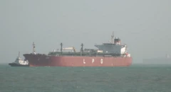 'இரான் கடற்கரைக்கு மிக அருகில்' - இந்தியாவின் 2 எரிவாயு கப்பல் ஹோர்மூஸ் நீரிணையை கடந்தது எப்படி?