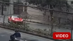 காணொளி: தடுப்பை மீறி எதிரே வந்த கார் மீது மோதிய சொகுசு கார்