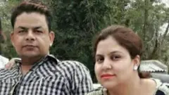 हेड कॉन्स्टेबल तालिब शेख आणि त्यांची पत्नी मेहू फैज