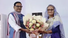 নির্বাচনে জয়ের পর শেখ হাসিনাকে শুভেচ্ছা জানাচ্ছেন আওয়ামী লীগ সাধারণ সম্পাদক ওবায়দুল কাদের। 