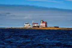 Vista del faro en la isla Märket