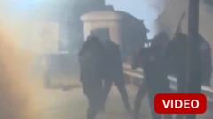 இரான் ஆதரவு போராட்டக்காரர்கள் மீது கண்ணீர்ப்புகைக் குண்டுவீச்சு