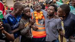 Èèyàn mẹ́ta bá òkú olóòtù ìjọba tẹ́lẹ̀ ní Kenya rìn lọ sọ́run bí ọlọ́pàá ṣe yìnbọn àti afẹ́fẹ́ tajútajú sọ́pọ̀ èrò tó ń kí òkú ọ̀hún káàbọ̀