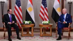 ፕረዚደንት ኣሜሪካ ጆ ባይደን (ጸጋም) ምስ ፕረዚደንት ግብፂ ዓብዱልፈታሕ ኣል ሲሲ (የማን)