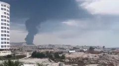 Kepulan asap setelah serangan di Qeshm pada 30 Juli.