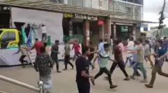 চকরিয়া পৌর শহরের জনতা শপিং সেন্টার চত্বরে অস্থায়ী মঞ্চে ভাঙচুর চালানো হয়