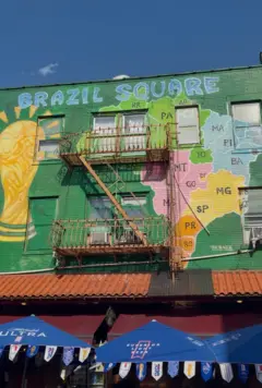 Mapa do Brasil pintado em uma parede do Ironbound simboliza a presença da comunidade brasileira no bairro de Newark