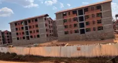 I Kigali harimo kubakwa inzu zo guturamo (inzu ibamo umuryango umwe) zirenga 500 zubatse mu buryo bwa flats/etages - iyi foto yafashwe mu kwezi kwa 7