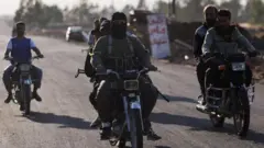 በሞተር ላይ ተጭነው የሚሄዱ ተዋጊዎች