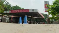 জ্বালানি তেলের সংকটের প্রেক্ষাপটে বাংলাদেশে অনেক সময় বন্ধ থাকছে পেট্রোলপাম্প