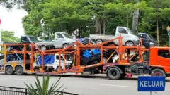 Ratusan kendaraan yang diduga sebagai hasil tindak pidana pencurian motor yang ditemukan di Gudang Balkir Pusat Zeni TNI Angkatan Darat, Sidoarjo, Jatim, telah dipindahkan ke halaman gedung Ditreskrimum Polda Metro Jaya, Rabu (10/01).