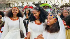 የተለያዩ መጠሪያዎች ያሉት ይህ በዓል በትግራይ እና አማራ ክልሎች በወጣት ሴቶች ዘንድ በድምቀት ይከበራል። 