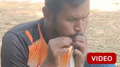 பாம்புக்கு சிபிஆர் கொடுத்து காப்பாற்றிய இளைஞர்