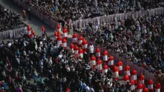Procissão do caixão do Papa Francisco, transportado da capela de Santa Marta para a Basílica de São Pedro