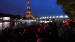 पेरिस के एफिल टावर पर ओलंपिक को लेकर लाइटिंग 