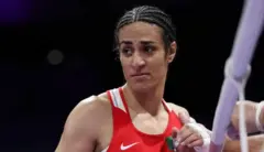 L'Algérienne Imane Khelif participe à une séance de boxe à Paris 2024.
