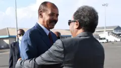 የ﻿ኤርትራው ፕሬዝዳንት ኢሳያስ አፈወርቂ እና የሶማሊያው አቻቸው ሐሰን ሼይክ ሞሐሙድ 