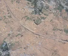 أرض زراعية تبدو مدمرة في دير البلح