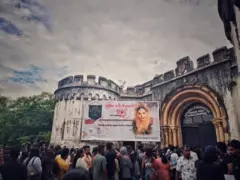 'මට ඕන වුණේ කලාවේ ඒකාධිපතිත්වය බිඳින්න': අඳුරු සිපිරිගෙයක් කලාගාරයක් කළ අභිෂේකා