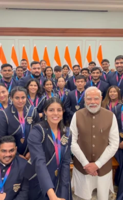 விளையாட்டு வீரர்களுடன் செல்ஃபி வெளியிட்ட பிரதமர் மோதி