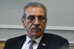 صورة لرئيس لجنة إدارة غزة علي شعث