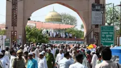 બીબીસી ગુજરાતી, ગુજરાત, વકફ બોર્ડ, સુપ્રીમ કોર્ટ, ન્યાયતંત્ર, ભાજપ સરકાર, ભારતની સંસદ, લોકસભા, રાજ્યસભા, મુસ્લિમ ધર્મ