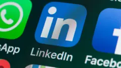Logotipos do WhatsApp, LinkedIn e Facebook